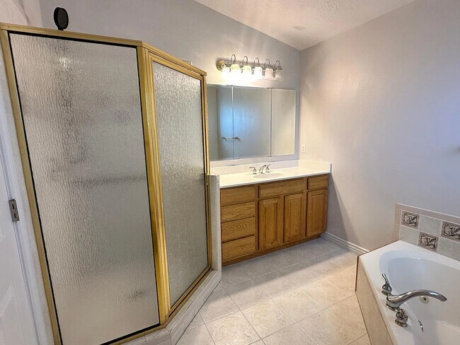 Building Photo - 515 W 100 S