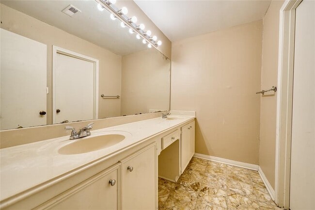 Building Photo - 8006 Albin Ln
