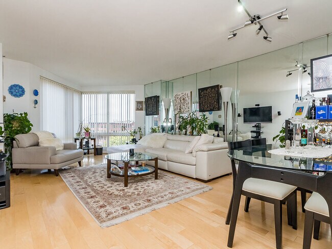 Building Photo - 75 Cambridge Pky