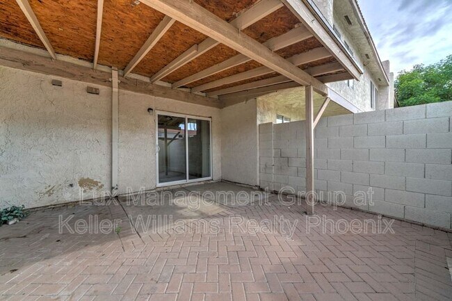 Building Photo - 3840 N 43rd Ave