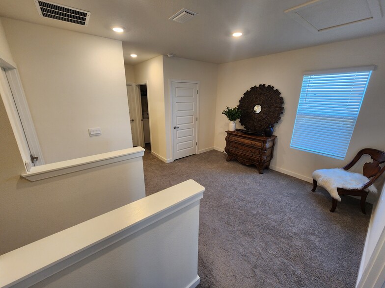 Upstairs Loft - 17020 Barnwood Pl