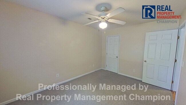 Building Photo - 627 Tabor Ln