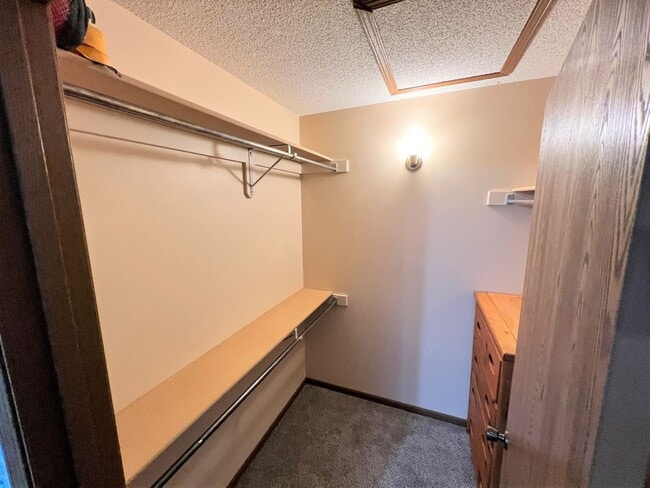 Building Photo - 3 Bedroom 2 Bath - Right Outside Fort Riley!