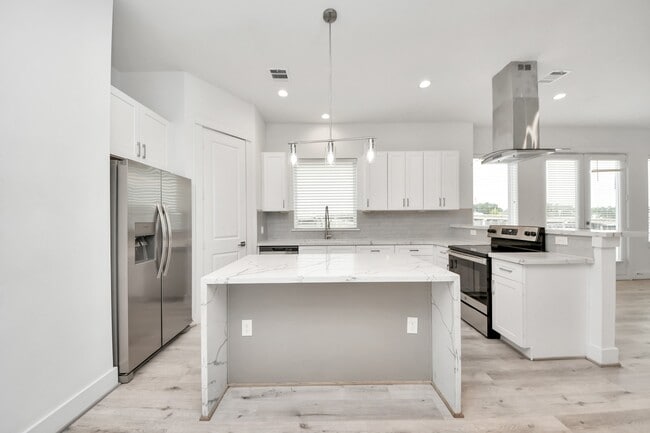 Building Photo - 2920 Nance St