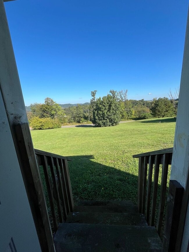 Building Photo - 2-bedroom, 2-bathroom home located in the beautiful Dandridge