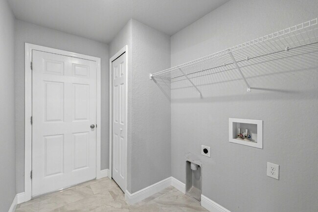 Building Photo - Available Now! Tastefully Designed 3 Bed, 2 Bath Home
