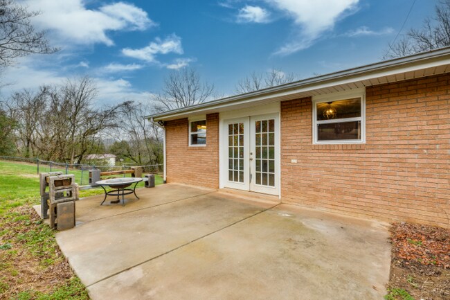 Building Photo - 134 Howes Chapel Rd