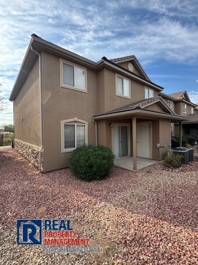 Building Photo - Spacious Townhome in Hidden Valley