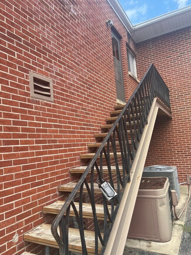 Building Photo - 1717 2nd St