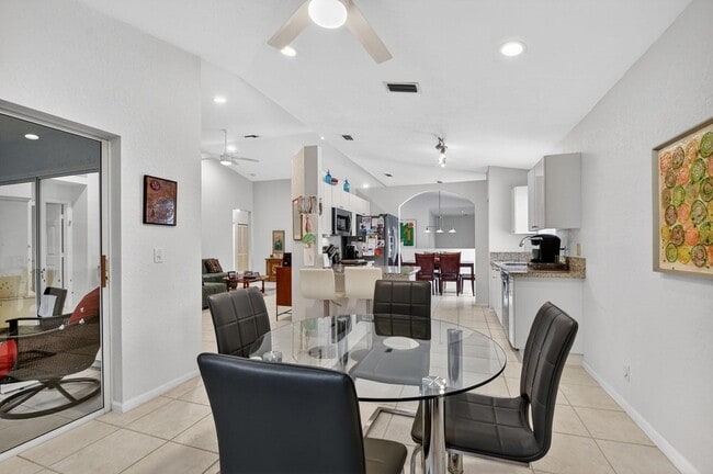 Building Photo - 7910 Laina Ln