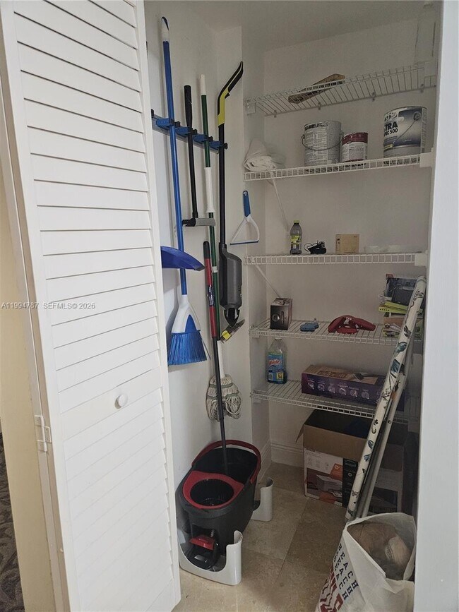 Building Photo - 350 S Miami Ave