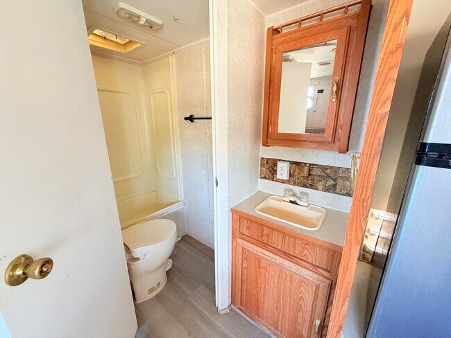 Building Photo - 64811 Thomas Ave