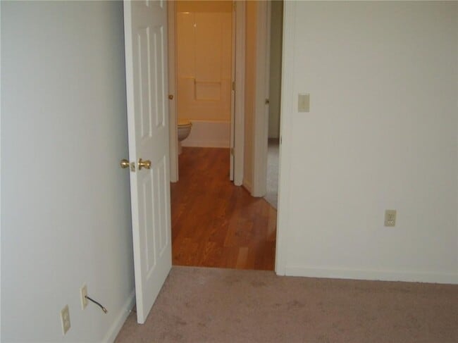 Building Photo - 420 Simpson Rd