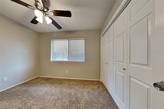 Building Photo - 27 S Brook Pebble Ct
