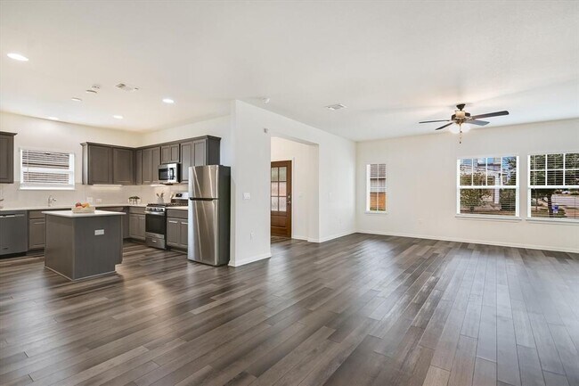 Building Photo - 8501 Looksee Ln