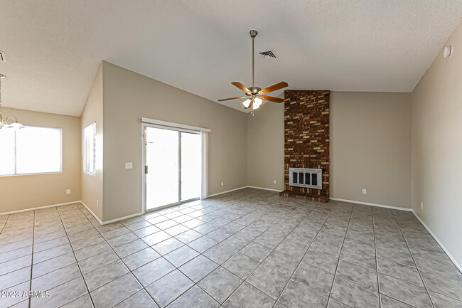 Building Photo - 6538 W Kings Ave