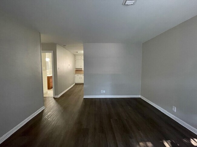 Building Photo - 1329 Harrison Ln