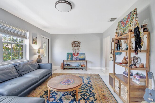 Building Photo - 227 NE 12th St