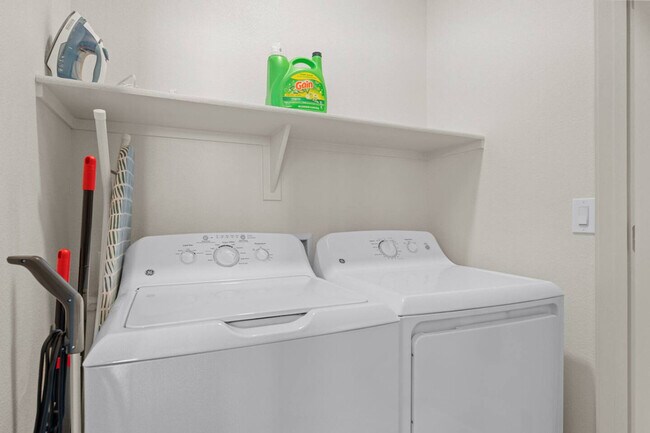 Building Photo - 711 W Broadway Rd