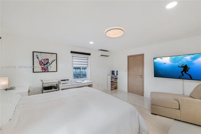 Building Photo - 7235 SW 39th St