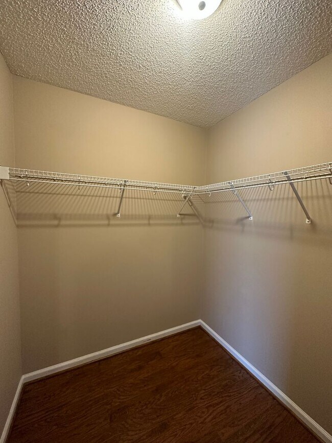 Building Photo - Briarhill Acres