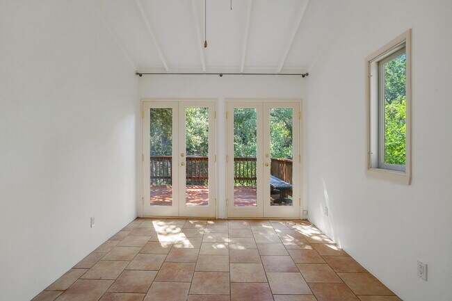Building Photo - 21652 Encina Rd