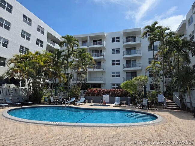 Building Photo - 1421 S Ocean Blvd