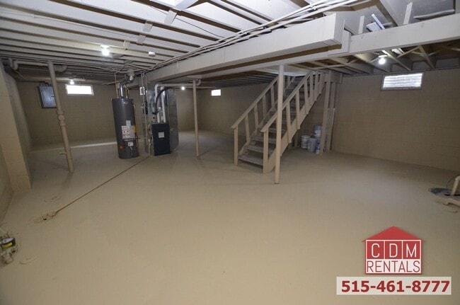 Building Photo - DSM Ranch - Newly Renovated!