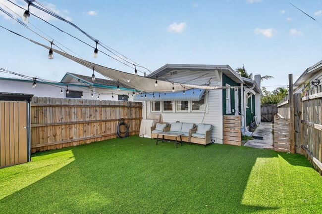 Building Photo - 306 N J St