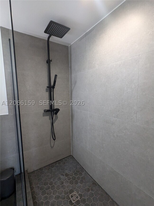 Building Photo - 1155 Brickell Bay Dr