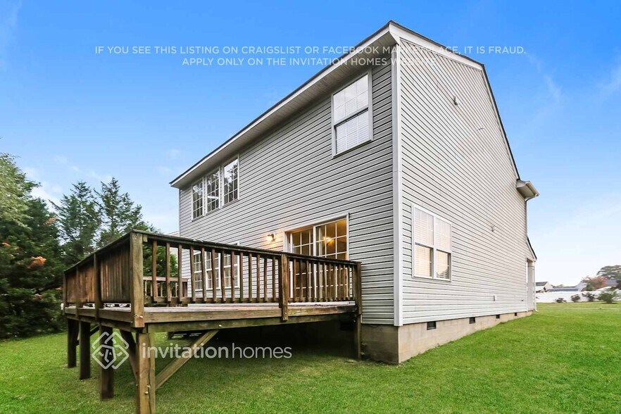 Building Photo - 2136 Mallard Pointe Dr