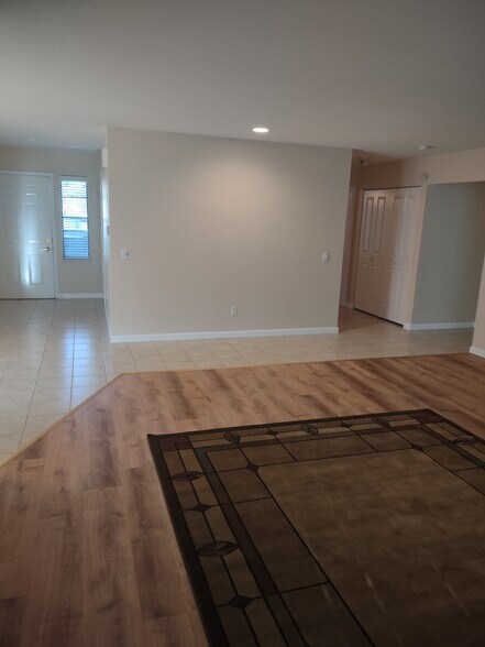 Building Photo - 1061 Mountain View Dr
