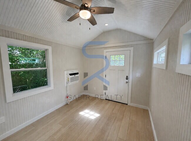 Building Photo - PRE-LEASING! Spacious & Stunning 5BR/3BA in the Heart of North Druid Hills
