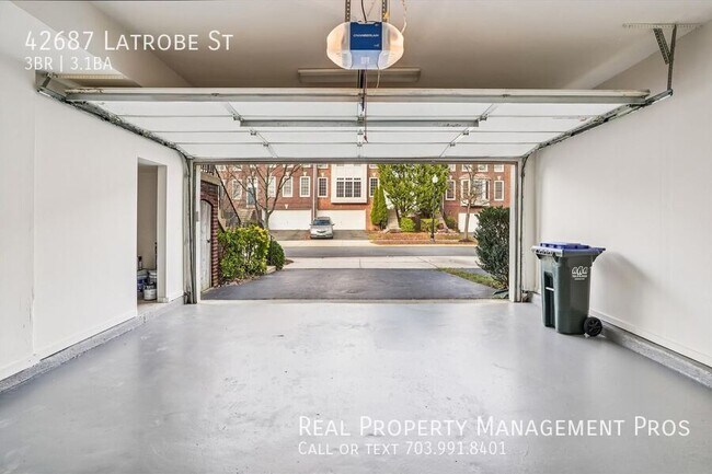 Building Photo - 42687 Latrobe St