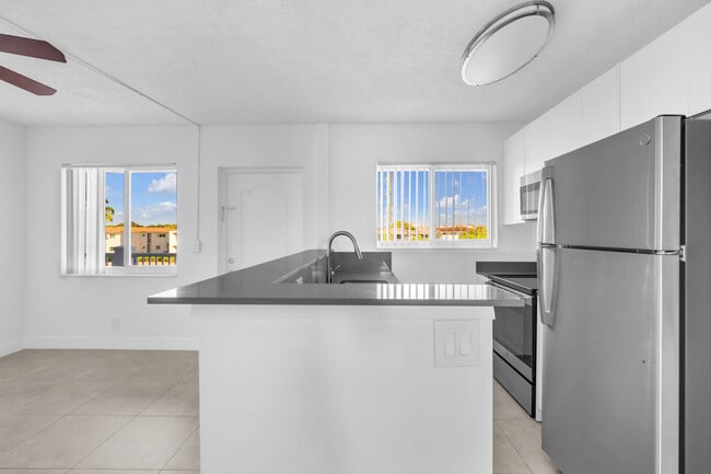 Building Photo - 450 W Camino Real