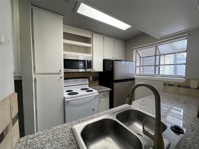 Building Photo - 602 Bellaire Dr