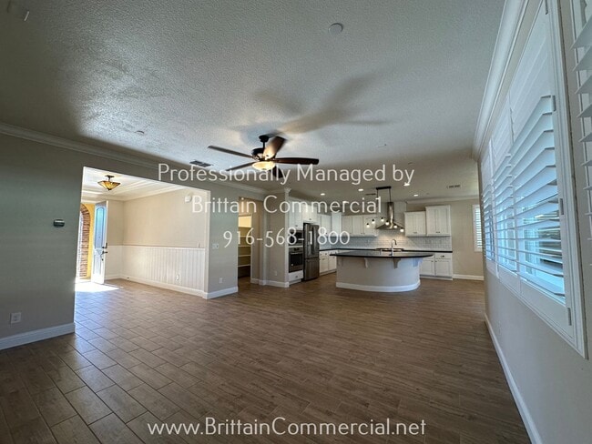 Building Photo - Stunning All Single Story 3 Bedroom, 2.5 B...