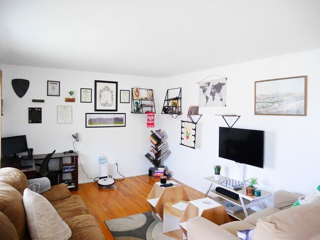 Building Photo - Charming 3-Bedroom Single Family Home with...