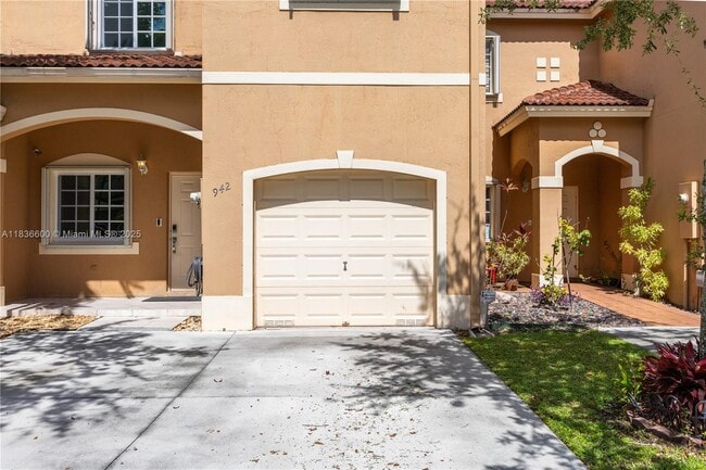 Building Photo - 942 SW 147th Ct