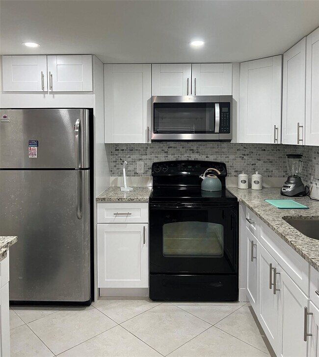 Building Photo - 690 Saxony Way