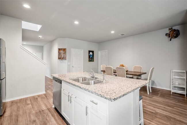 Building Photo - 210 Bellewood Mnr Dr
