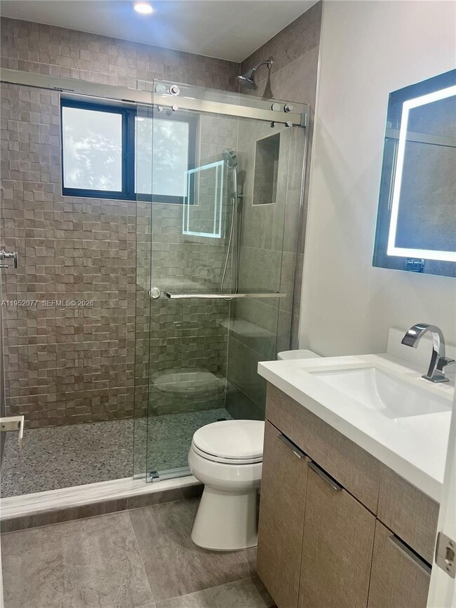 Building Photo - 3532 Thomas Ave