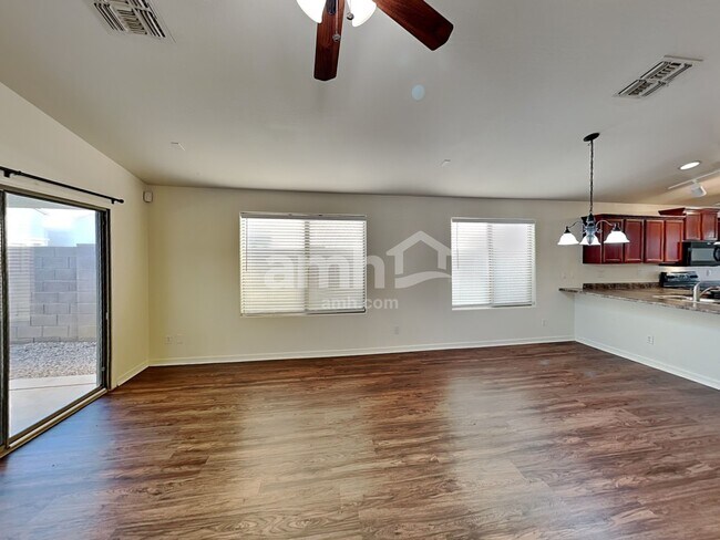 Building Photo - 2033 W Vineyard Plains Dr