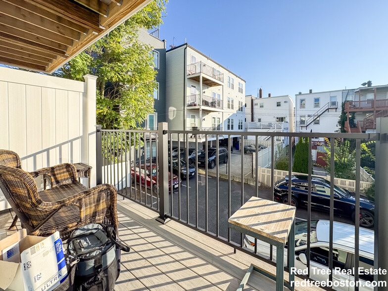 Building Photo - 231 Maverick St