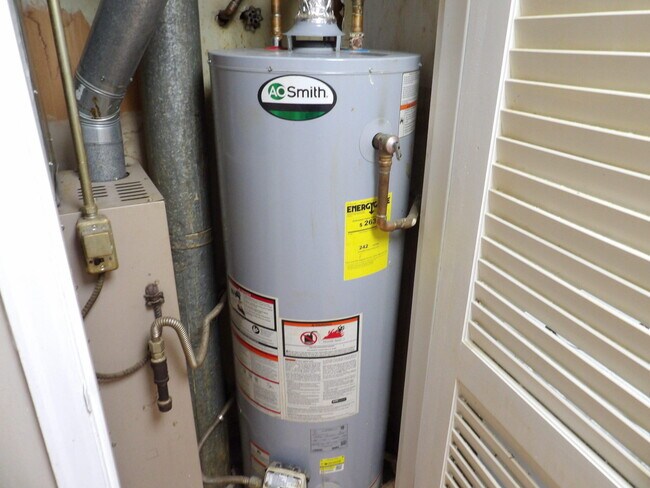 Building Photo - 720 Woodland Ave