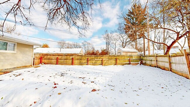 Building Photo - 769 Kettering Rd