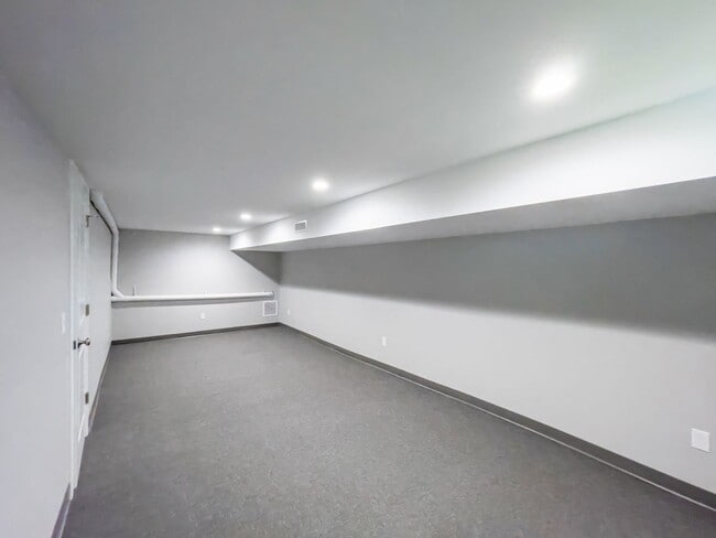 Building Photo - 159 Dunham St