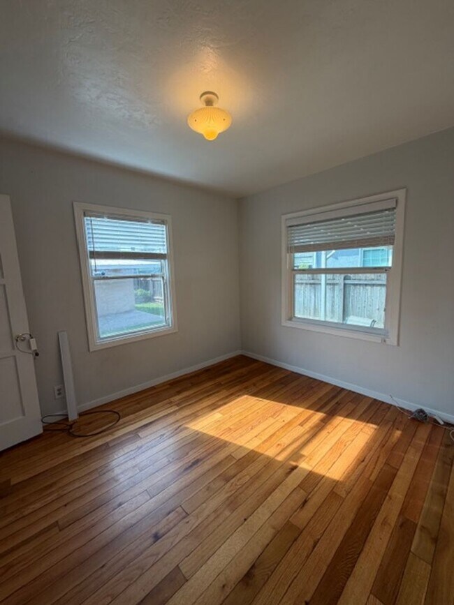 Building Photo - Charming 3-Bedroom Home on a Corner Lot