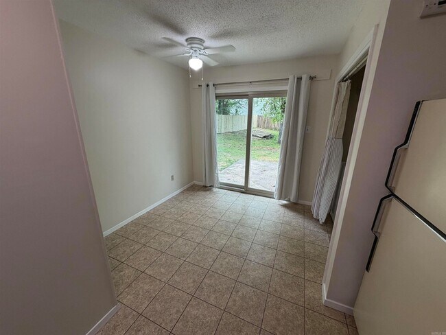 Building Photo - 12 Southland Ct