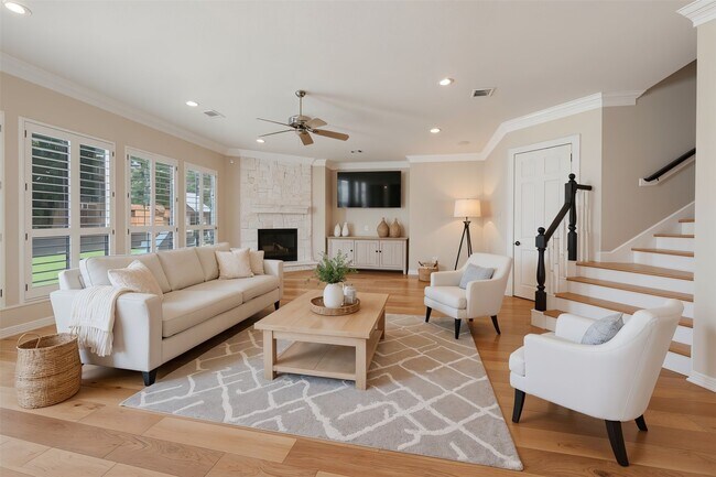 Building Photo - 15222 Hilltop View Dr